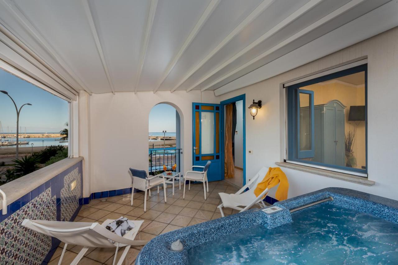 Hotel Ristorante Mediterraneo Faro San Vito Lo Capo Exteriör bild