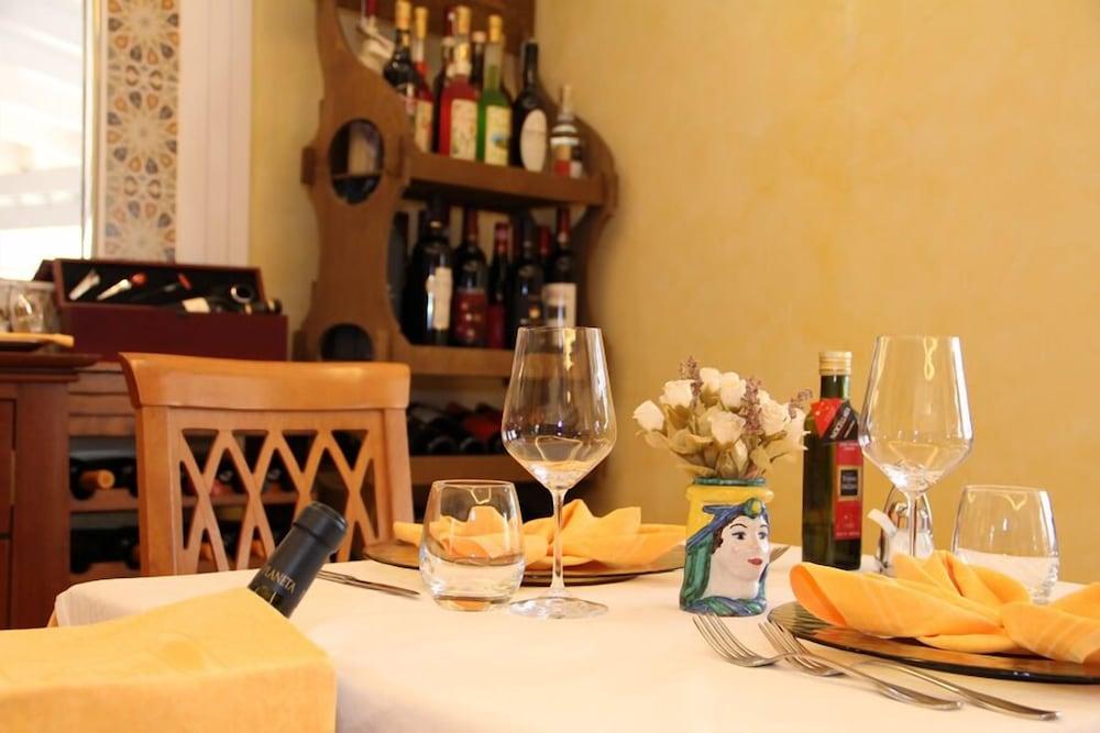 Hotel Ristorante Mediterraneo Faro San Vito Lo Capo Exteriör bild